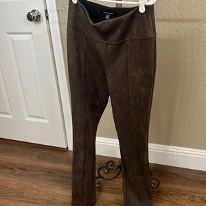 Woman’s Andrew Marc small faux suede brown Leggings.
